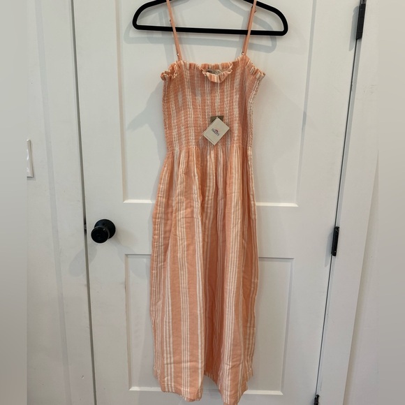 Faherty women’s organic cotton sun dress with adjustable straps - Picture 2 of 7